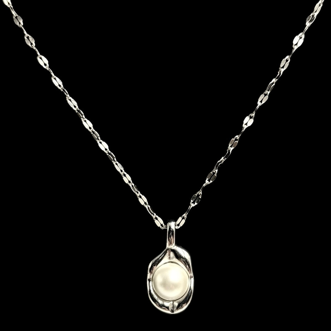 Silver Venus Molten Pearl Necklace