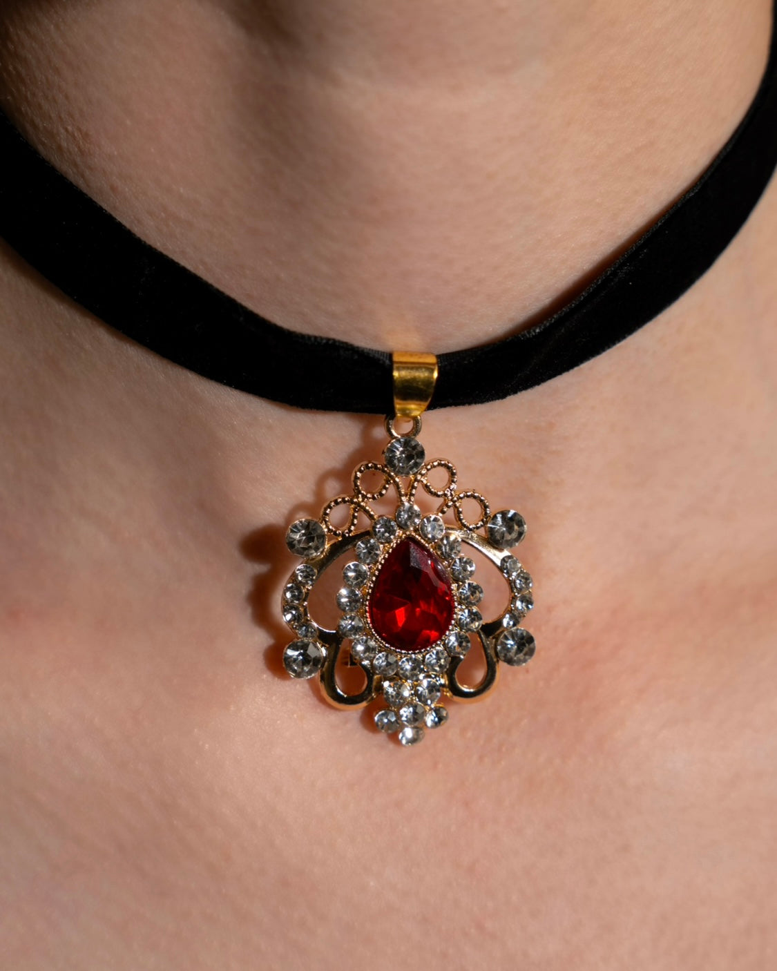 Red Amulet Black Velvet Chokerr