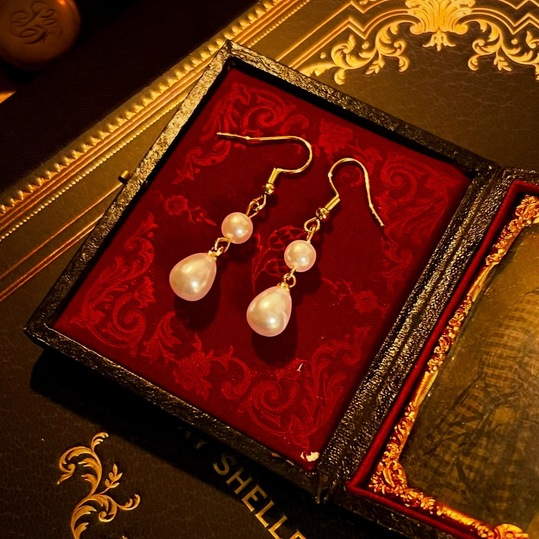 Elizabeth’s Pearl Earrings