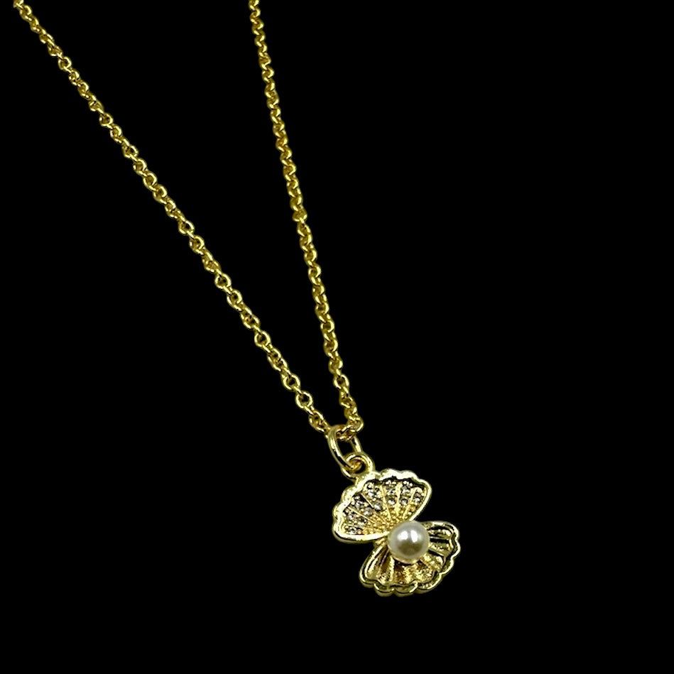 Mini Venus Shell Necklace