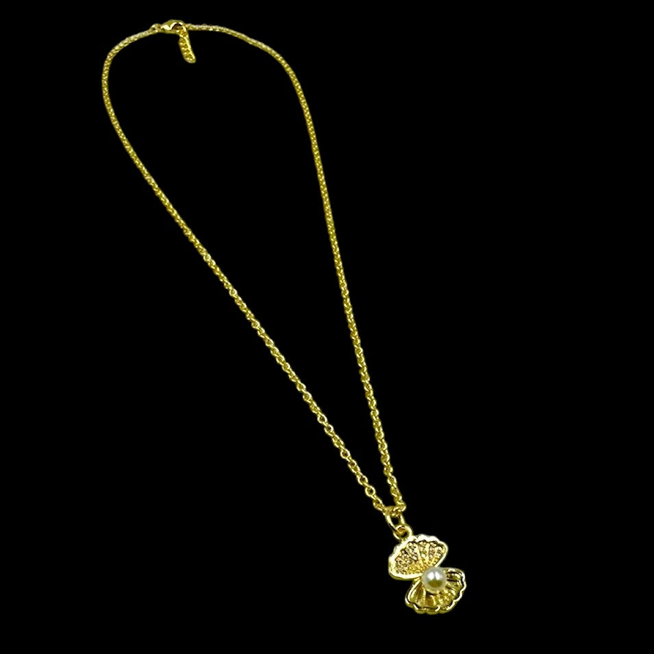 Mini Venus Shell Necklace