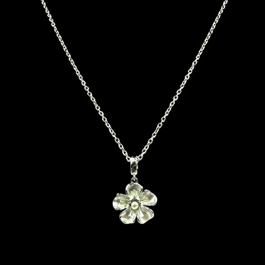 Silver Nymphs Pearly Flower Necklace