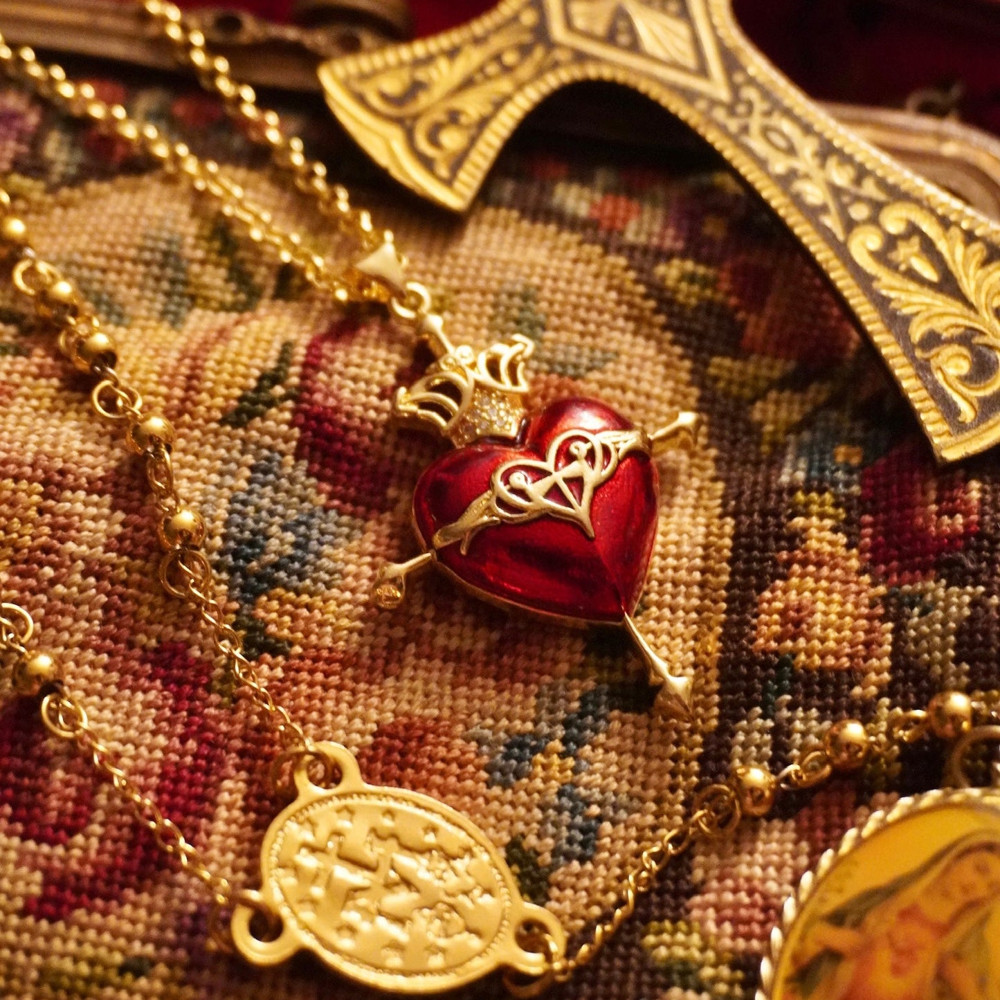 Queen of Heart Cross Necklace
