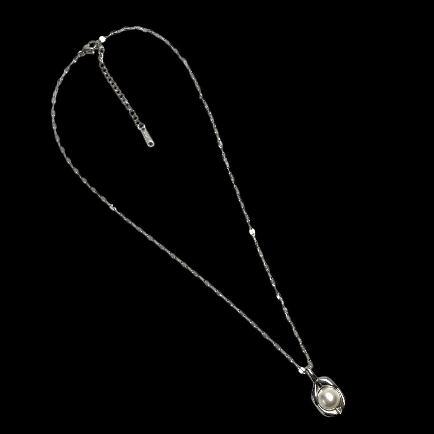 Silver Venus Molten Pearl Necklace